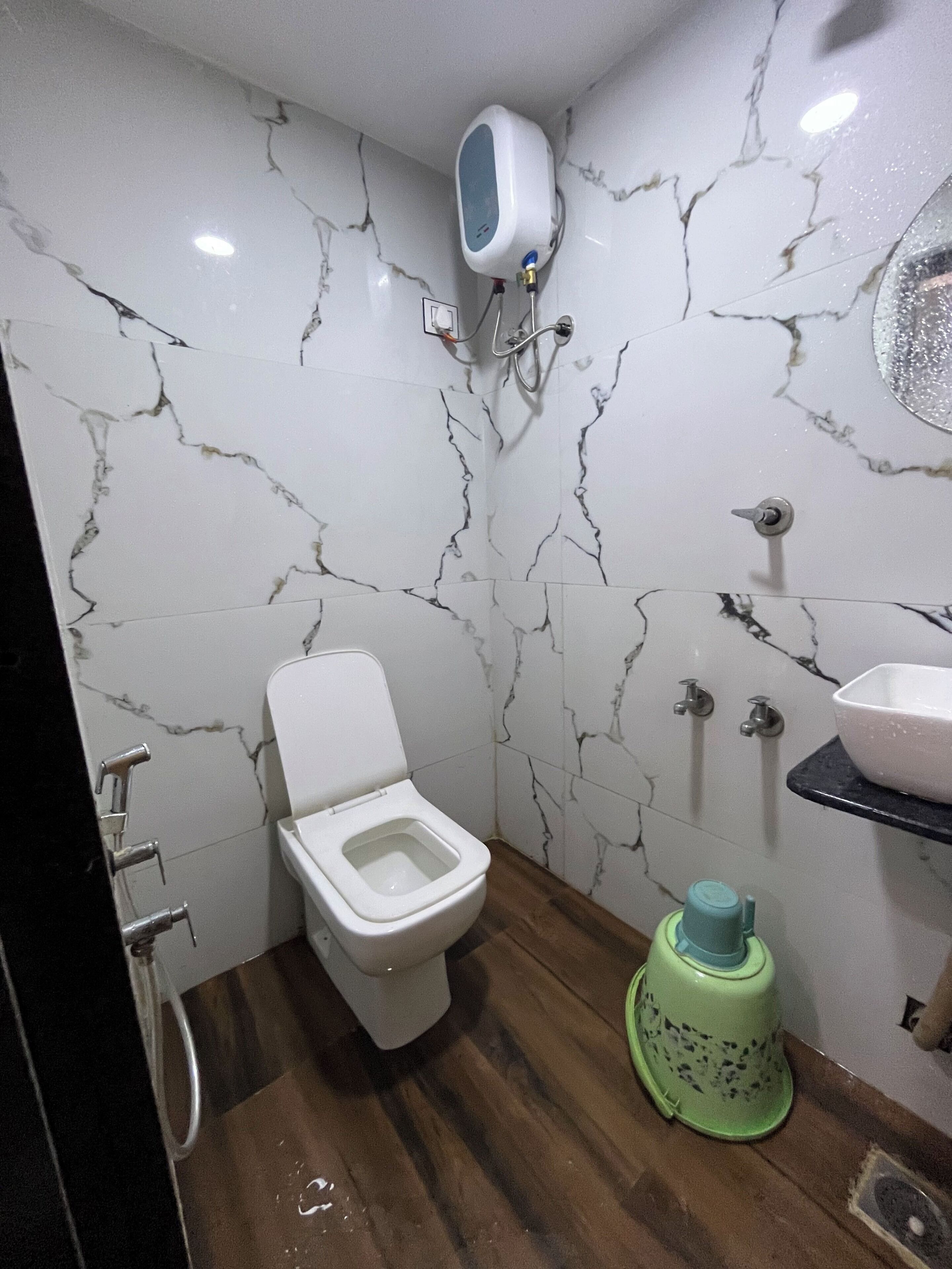 Kahden hengen deluxe-huone, kaupunkinäköala | Kylpyhuone | Ilmaiset hygieniatuotteet, tohvelit, pyyhkeet, saippua