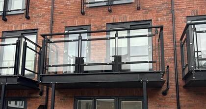 House Sleeps 5 With Balcony