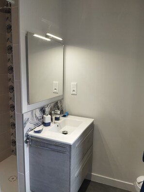 Bathroom - Vrbo Property (Chaspuzac)