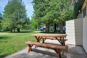 Outdoor dining - Waterfront Days, Fireside Nights! Lake Helen Haven (Rosholt)
