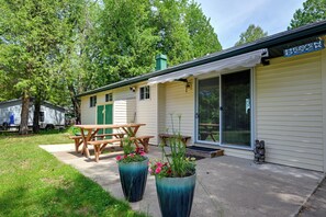 Outdoor dining - Waterfront Days, Fireside Nights! Lake Helen Haven (Rosholt)