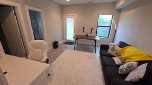 Smart TV - East downtown hideaway - close enough to the scene far enough to relax (Houston)