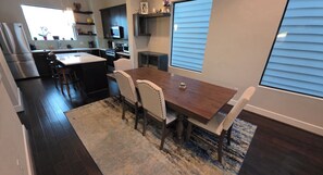 Dining - East downtown hideaway - close enough to the scene far enough to relax (Houston)