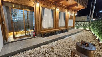 Deluxe Room, Courtyard View | Front of property