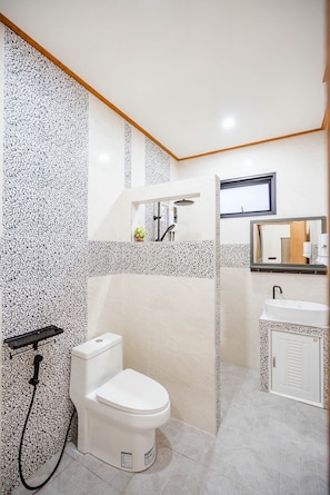 Vila Keluarga, pemandangan kolam renang | Kamar mandi | Handuk
