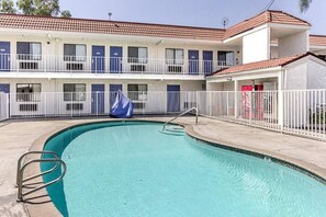 Pool - 2 Queen Beds|Smk,Micfridge (Fresno)