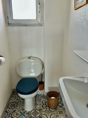 Hair dryer, towels, soap, shampoo - Port d'Hyères Grand T2 68 m2 Sea and hill views + Private parking lot (Hyères)