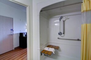 Bathroom - 1 King Bed|Mobility|Tub,Nsmk (El Reno)