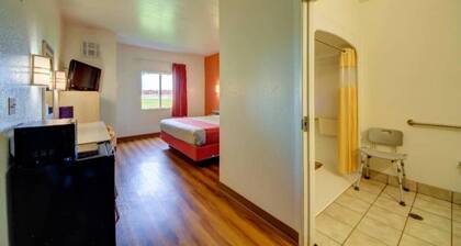 1 King Bed | Non-Smoking