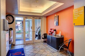 Lobby - 1 King Bed | Smoking (El Reno)