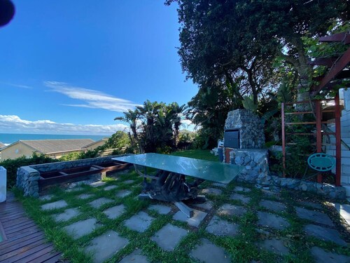 Serene Coastal Retreat with Private Pool in Amatola