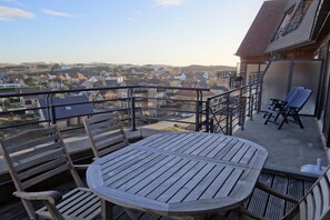 Outdoor dining - Luxury Sea View Retreat in Groenendijk (OOSTDUINKERKE)