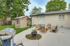 Outdoor dining - Game Room! Upscale Family Retreat in Murfreesboro (Murfreesboro)