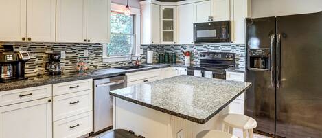 Fridge, microwave, stovetop, dishwasher