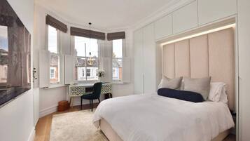 Iron/ironing board, Internet, bed sheets