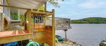 Waterfront Berkshires Studio w/ Dock on Goose Pond