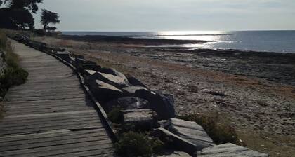 Large studio seaside Rhuys peninsula ST Jacques point SARZEAU