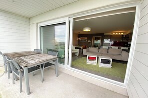 Outdoor dining - Family Duplex near the Belgian Coast (NIEUWPOORT)