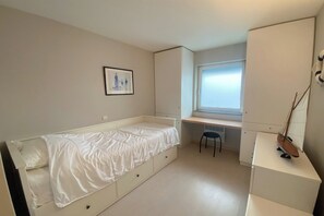 Room - Two-Bedroom Nieuwpoort-Bad Apartment (NIEUWPOORT)