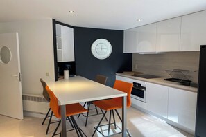 Dining - Two-Bedroom Nieuwpoort-Bad Apartment (NIEUWPOORT)