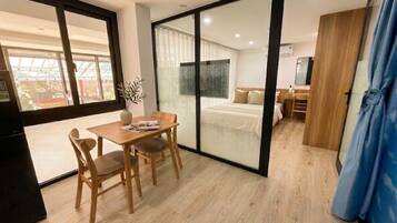Appartement, 1 chambre, cuisine | Minibar, bureau, espace de travail pour ordinateur portable