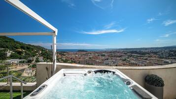 Bain à remous extérieur