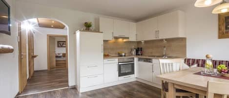 Coffee/tea maker, fridge, microwave, oven