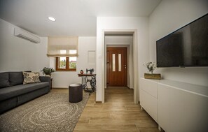 TV, ping pong - Amazing home in Sapjane (Sapjane)
