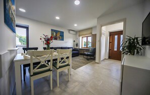 Interior - Amazing home in Sapjane (Sapjane)