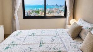 1 bedroom, iron/ironing board, WiFi, bed sheets - 1 BR Sea View Condo Near Walking Street (ตำบล หนองปรือ)