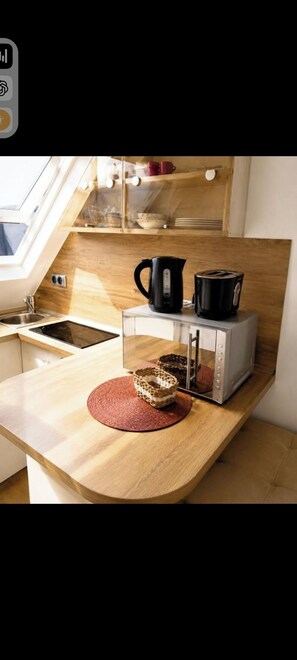 Private kitchen - Studio 9m² À BAIL MOBILITÉ 30 NUITS MINIMUM (Paris)