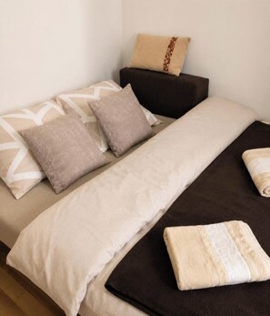 1 chambre, fer et planche Ă repasser, draps fournis
