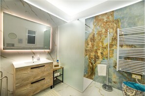 Shower, hair dryer, bidet, towels - BorgoNaro, an authentic oasis of peace located in the charming village of Dattilo. (Dattilo)