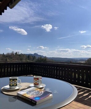 Outdoor dining - Holiday apartment in Altendorf with Wi-Fi (Altendorf)
