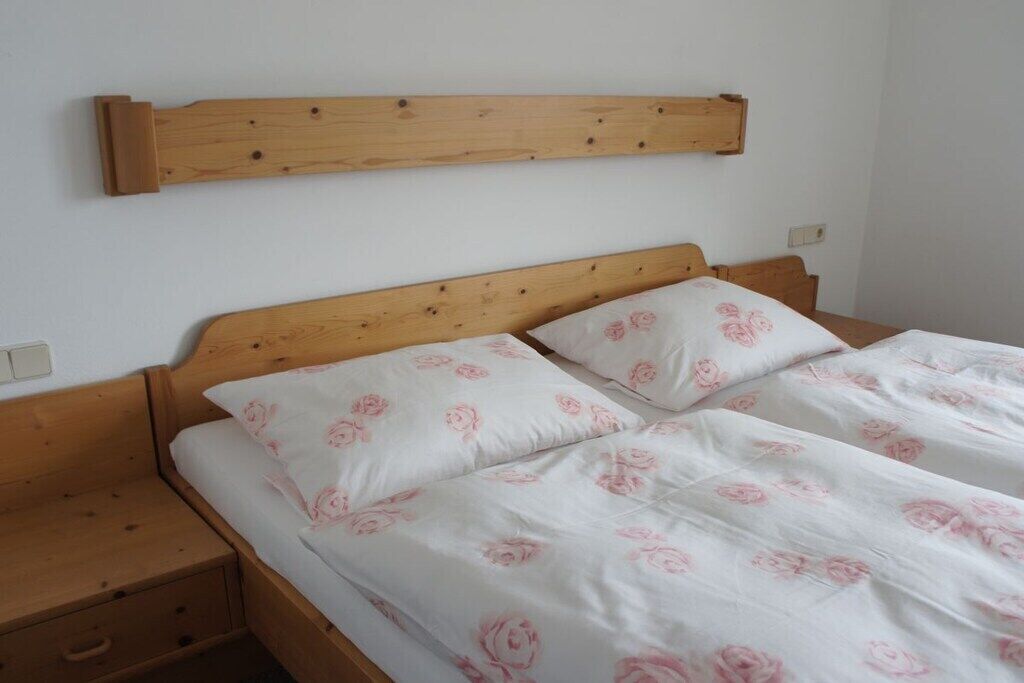 Iron/ironing board, travel cot, free WiFi, bed sheets