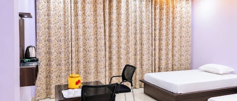 Deluxe-Dreibettzimmer | Allergikerbettwaren, Schreibtisch, schallisolierte Zimmer