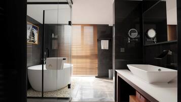 City Double Room | Bathroom | Free toiletries, hair dryer, slippers, towels