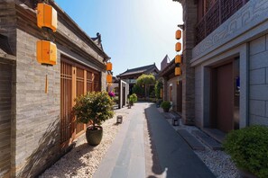 A narrow alley with traditional architecture, stone walls, and lanterns. - Luoyang Yunhuali Hotel (Luoyang)
