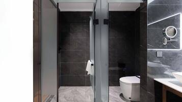 Classic Double Room | Bathroom | Free toiletries, hair dryer, slippers, towels