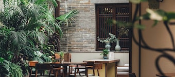 Luoyang Yunhuali Hotel