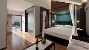 Quarto casal clássico | Roupas de cama premium, frigobar, escrivaninha