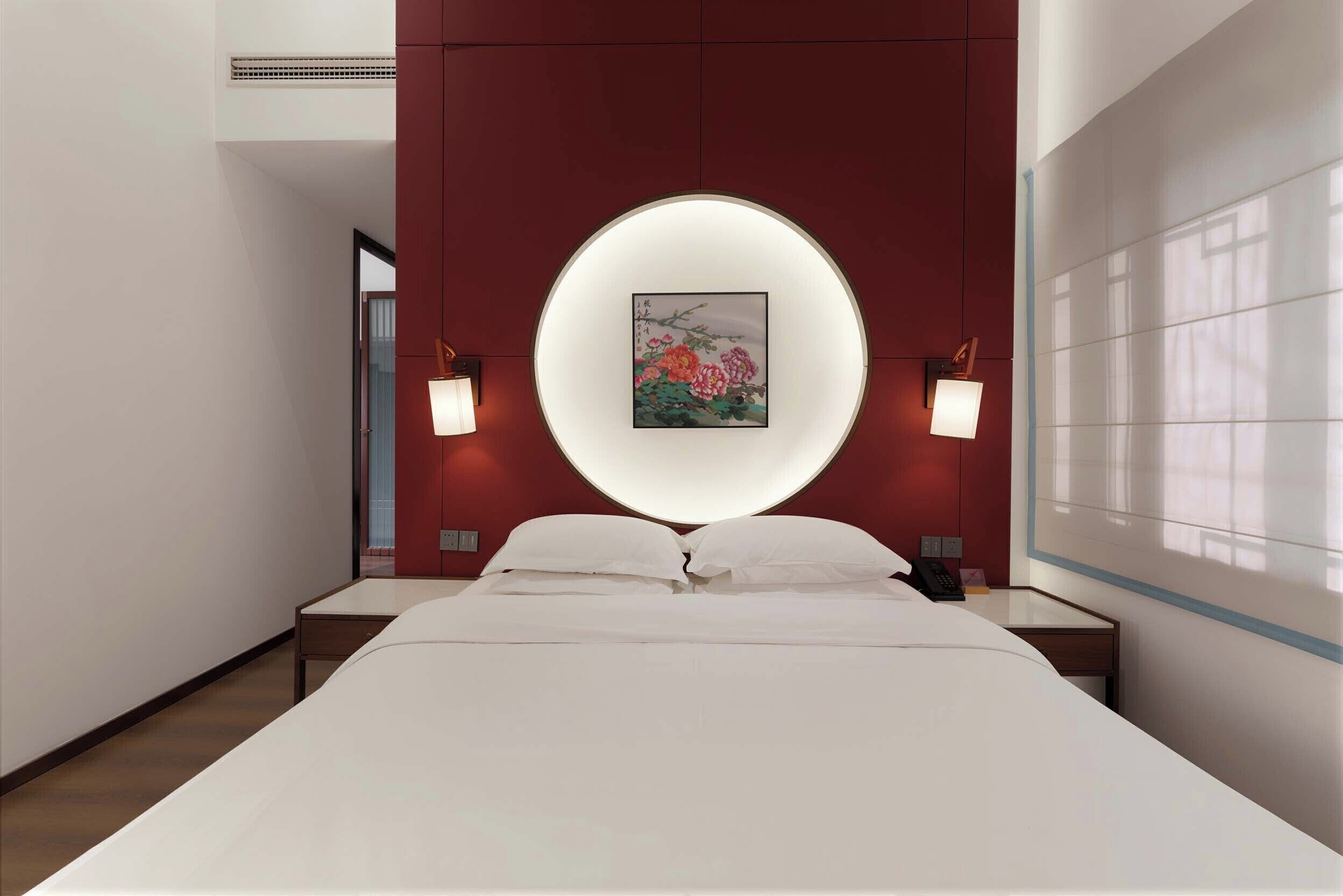 Superior Suite | Premium bedding, minibar, individually decorated, individually furnished