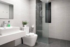 Deluxe-Suite, Balkon, Stadtblick | Badezimmer