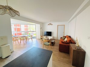 Living area - Vrbo Property (Dunkerque)