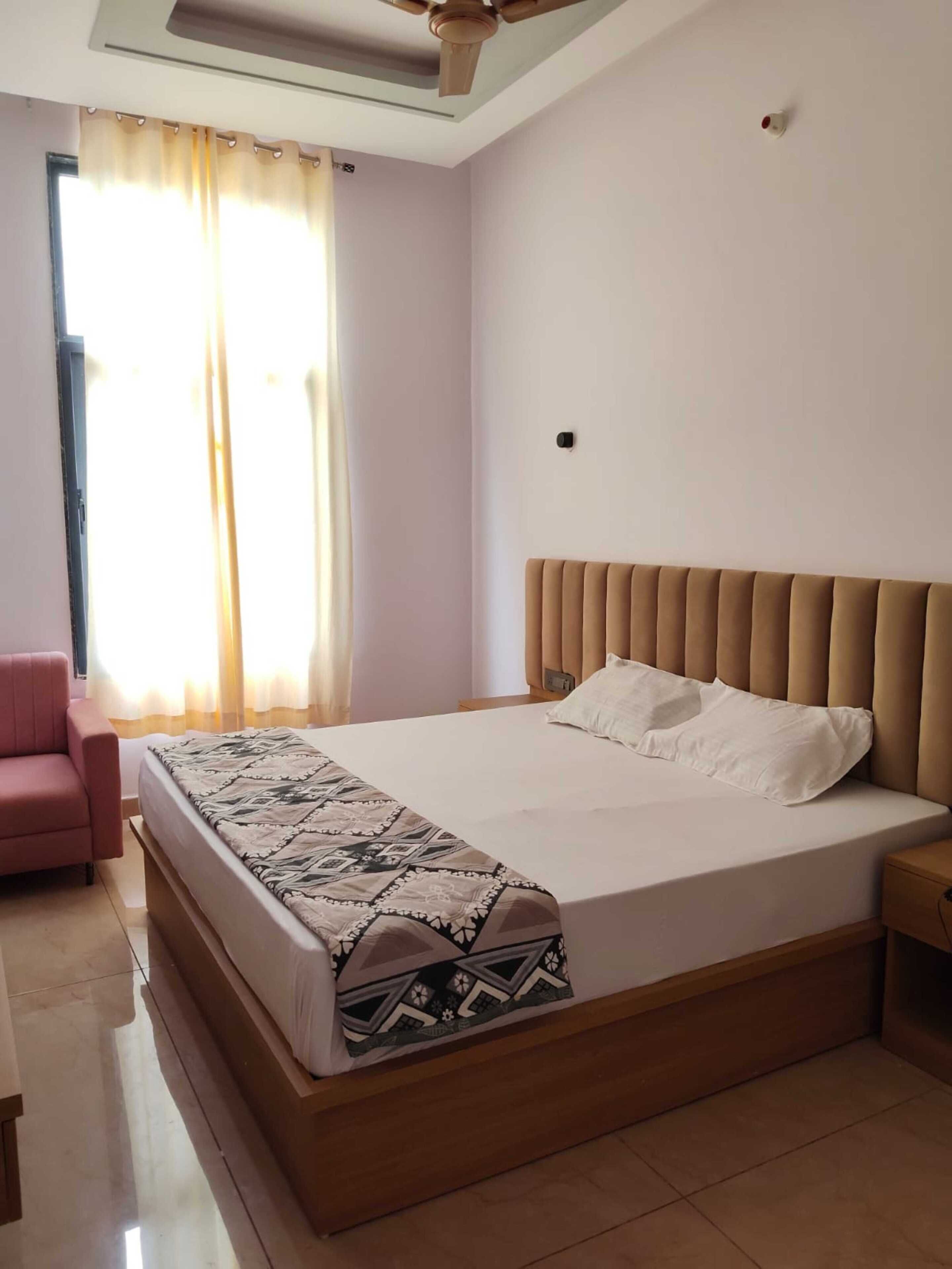 Deluxe Room | Rollaway beds, free WiFi, bed sheets