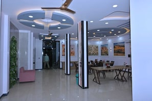 Dining - PKS Hotel & Family Restaurant (Shri Madhopur)