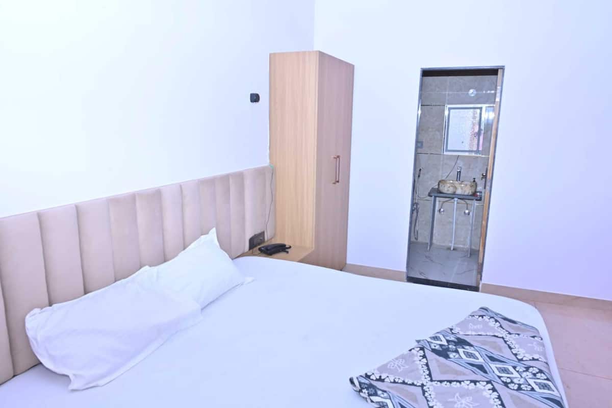 Standard Room | Rollaway beds, free WiFi, bed sheets