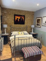 1 dormitorio, tabla de planchar con plancha, wifi gratis y ropa de cama