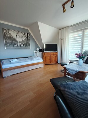 Iron/ironing board, free WiFi, bed sheets - Vrbo Property (Zetel)