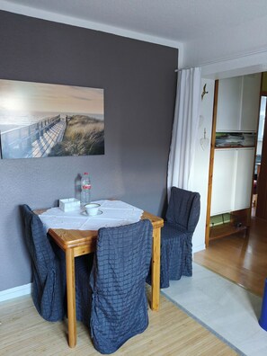 Dining - Vrbo Property (Zetel)